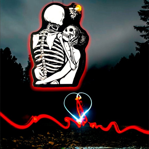 Love of a Lifetime Mistletoe Skeleton Spooky Scary Creepy Cool MAGNET - Picture 2 of 7
